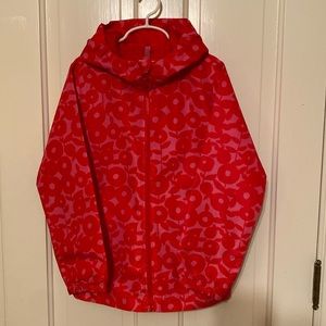 Preowned water resistant girl jacket in excellent condition.